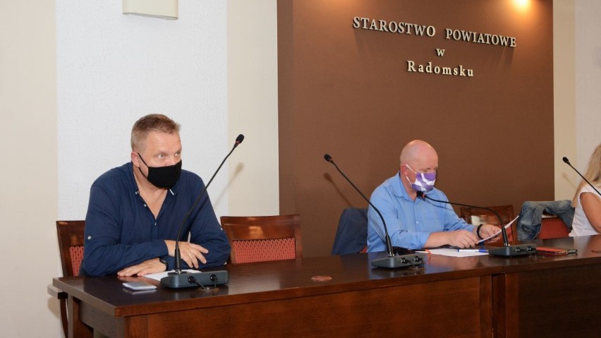 Radomsko. O szkole w dobie pandemii i brakujących funduszach na oświatę na komisji edukacji w powiecie