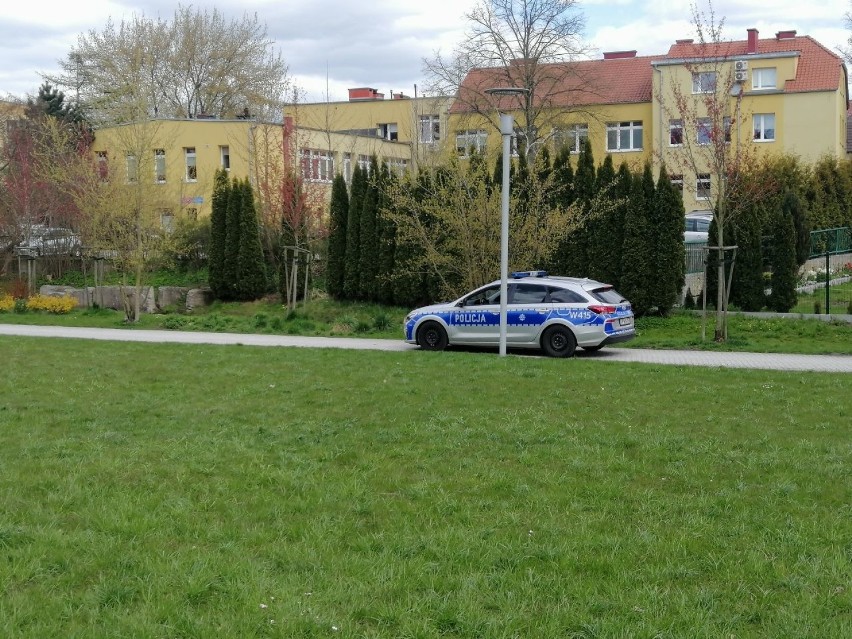 Dużo policjantów na ulicach Goleniowa? "Podejmują jedynie rutynowe czynności"