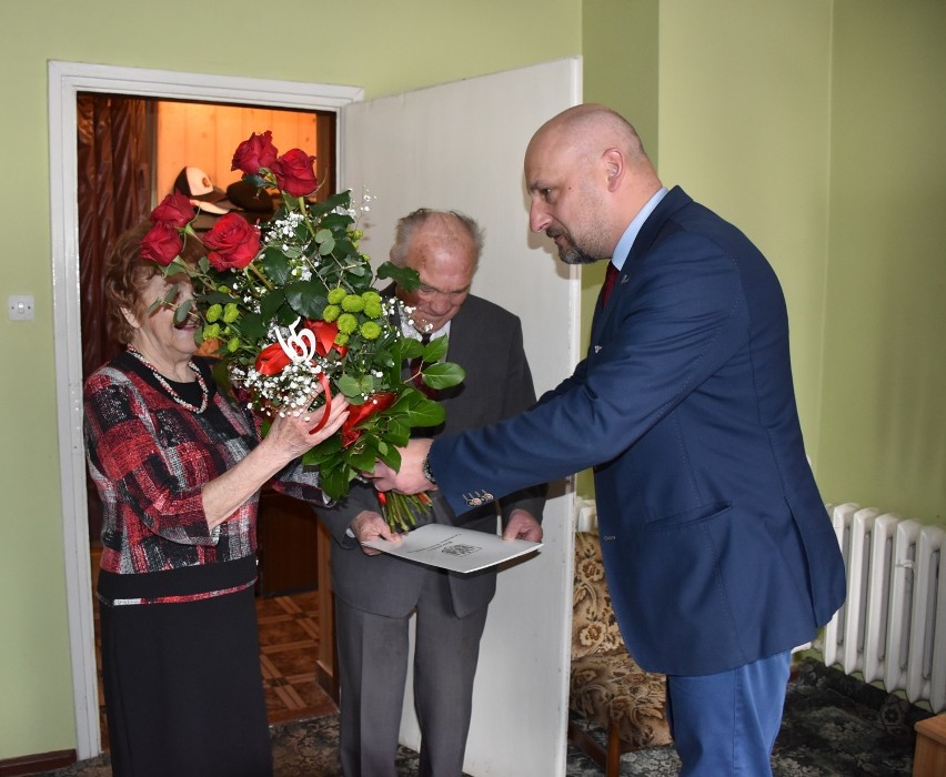 Państwo Irena i Tadeusz Krechowicz z Grodziska Wielkopolskiego obchodzili jubileusz 65-lecia zawarcia związku małżeńskiego
