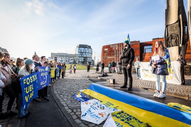 Gdańsk. „Stop finansowaniu wojny”. Protest młodzieży przeciwko wojnie na Ukrainie. 29.04.2022 r.