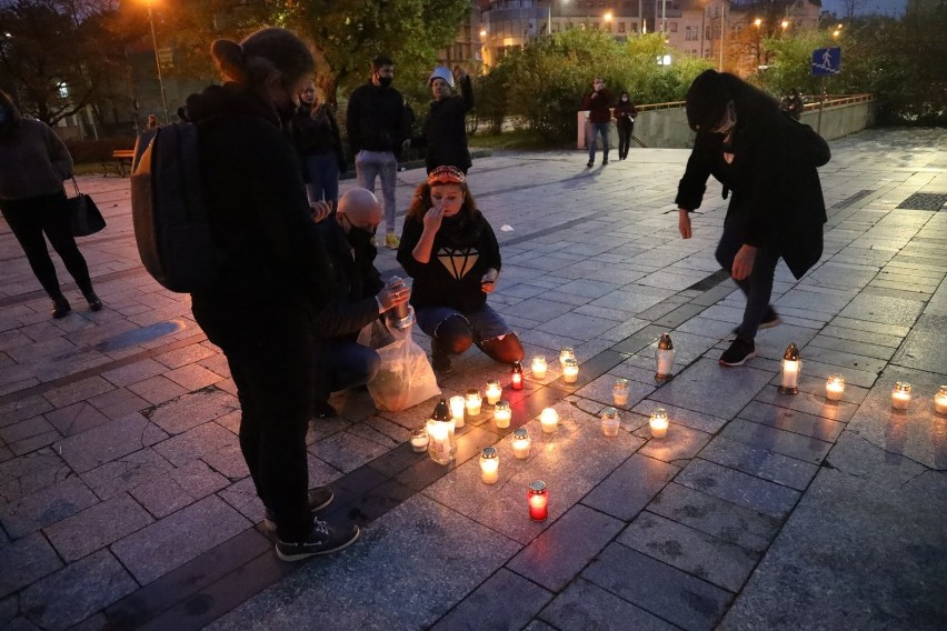 Legnica: Protest Kobiet na Placu Słowiańskim