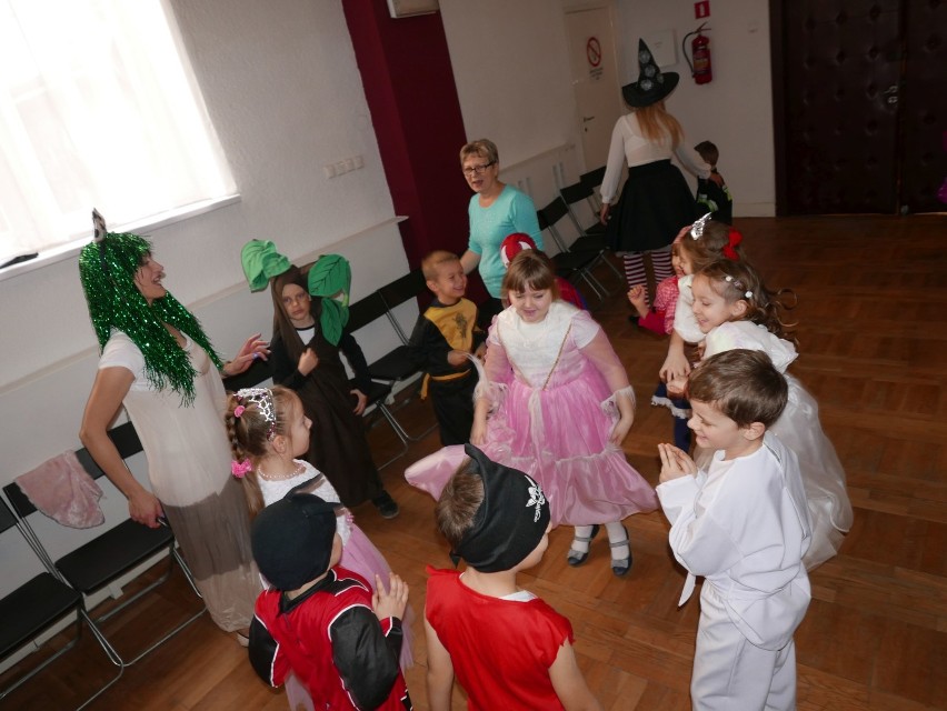Dzieci z Przedszkola Miejskiego nr 2 w Żninie tańczyły na karnawałowym balu [zdjęcia] 