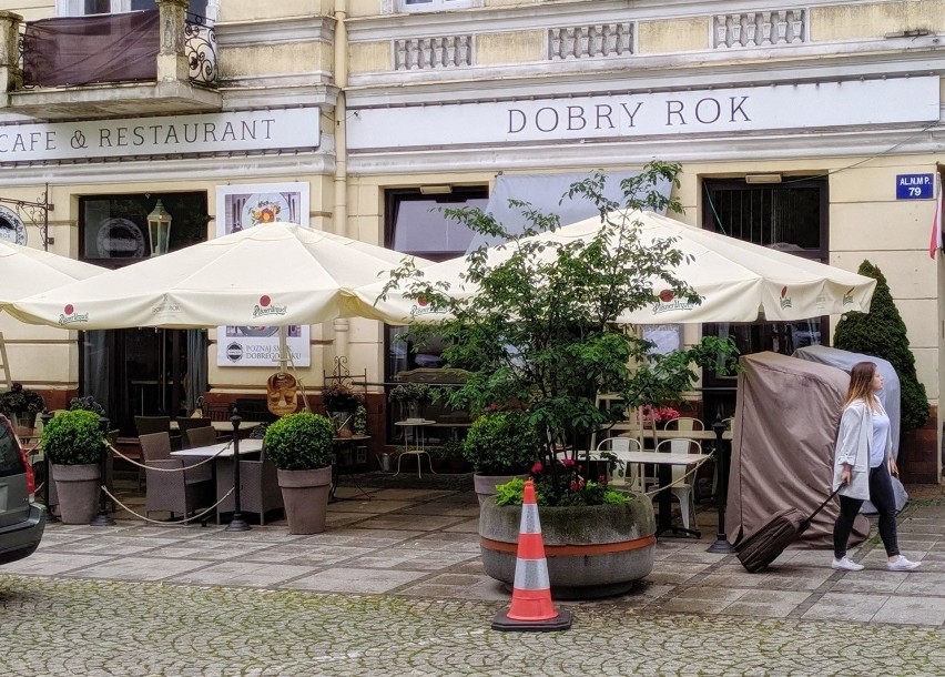 Cafe & Restaurant Dobry Rok (al. NMP 79)...