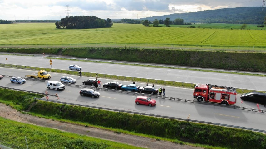 Wypadek na A1 koło Kamieńska. Zderzyło się osiem samochodów. AKTUALIZACJA