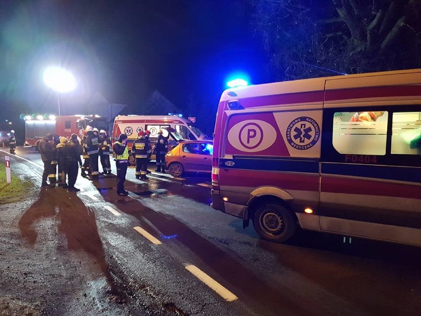 W Wierzbnie zderzyły się dwa samochody osobowe.