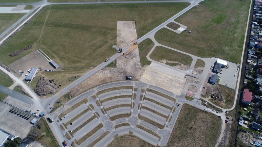 Trwa budowa lotniska w Radomiu. Zobacz postępy prac (film i zdjęcia z drona)