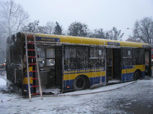 Samozapłon był przyczyną pożaru autobusu, do którego doszło dzisiaj na placu Bankowym w Ostrowie Wielkopolskim. Nikt nie ucierpiał, ale zdarzenie spowodowało gigantyczne korki w centrum. 

WIĘCEJ: Pożar autobusu w centrum Ostrowa [FOTO]