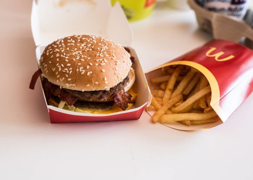 Wielka promocja McDonald's. Koce piknikowe, dresy i wygodne...