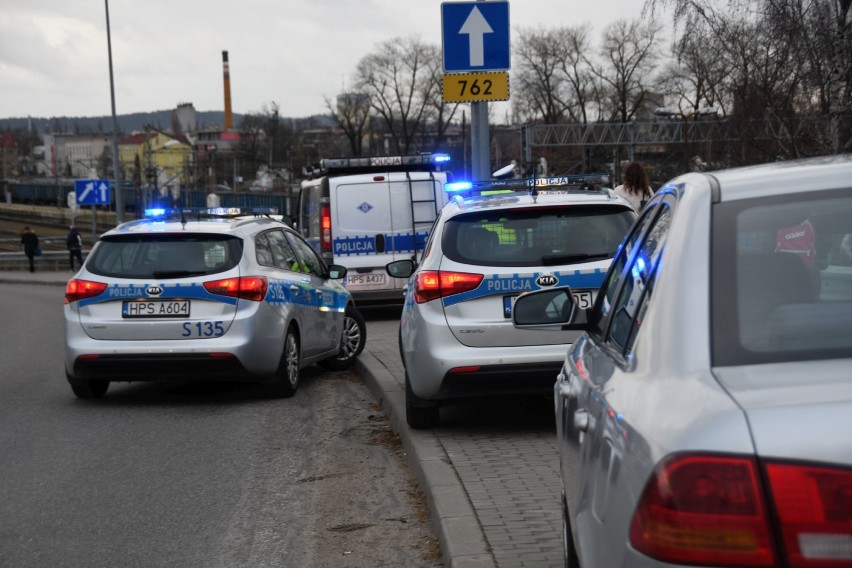 Wypadek w Kielcach. Trzy nastolatki potrącone na przejściu dla pieszych