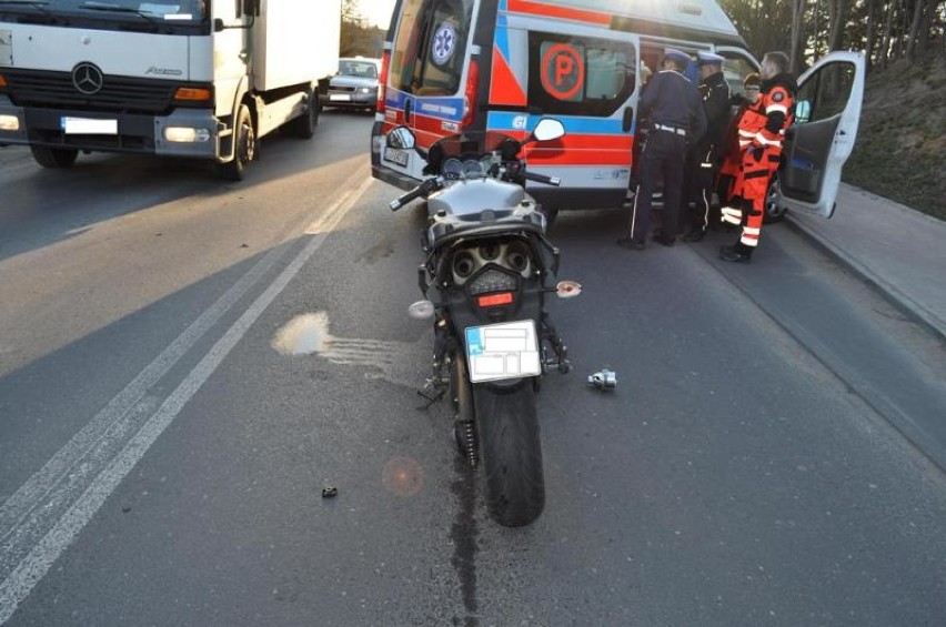 Kowale: Zderzenie skody z motocyklem [ZDJĘCIA]