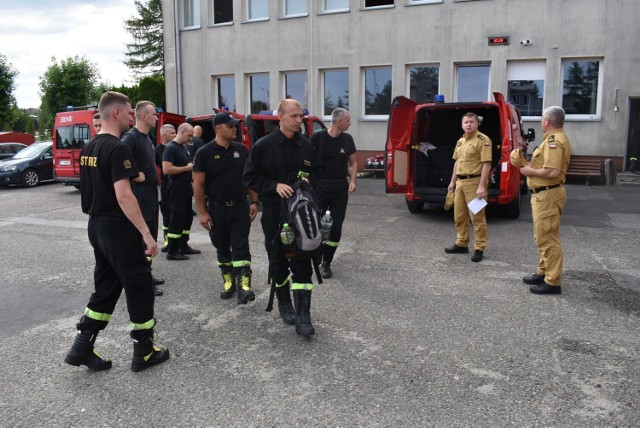 Do akcji gaszenia pożarów Grecji zadysponowanych zostało blisko 70 strażaków z Małopolski. W tym gronie jest m.in. dwunastu wybrańców z Tarnowa, którzy po krótkiej zbiórce wyruszyli w długą drogę