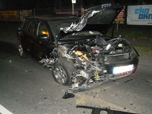 Wypadek Krotoszyn: Na Mickiewicza zderzenie audi z oplem - 19-letni kierowca trafił do szpitala FOTO