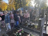 Dzieci z Głogowa pamiętają o nieznanych żołnierzach. Odwiedziły ich groby. WIDEO