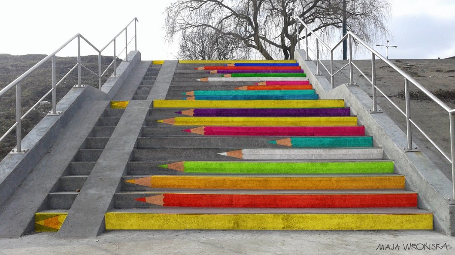 Kolorowe kredki ozdobią schody nad Wartą | Poznań Nasze Miasto