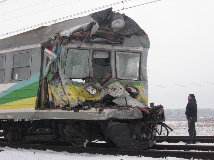 Groźny wypadek w Nowej Soli. Pociąg zderzył się z cysterną [ZDJĘCIA]