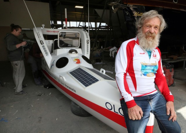 Aleksander Doba (1946 - 2021) w plebiscycie „National Geographic” zdobył tytuł „Podróżnika Roku 2015”. Jako pierwszy człowiek w historii samotnie przepłynął kajakiem Ocean Atlantycki z kontynentu na kontynent (z Afryki do Ameryki Południowej), wyłącznie dzięki sile mięśni. Opłynął kajakiem Morze Bałtyckie i Bajkał. Również jako pierwszy opłynął całe polskie wybrzeże z Polic do Elbląga oraz Polskę po przekątnej z Przemyśla do Świnoujścia. Dwukrotny złoty, srebrny i brązowy medalista Otwartych Akademickich Mistrzostw Polski w kajakarstwie górskim. 24 lutego 2015 został honorowym obywatelem Swarzędza. Zmarł zdobywając najwyższy szczyt Afryki – Kilimandżaro.