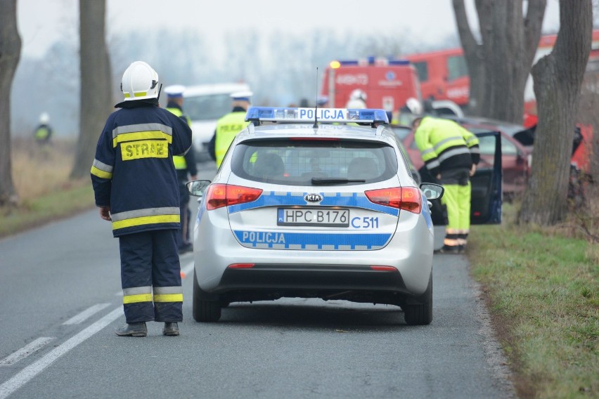 42-letnia kobieta zginęła w wypadku w Zakrzewie pod Radzyniem Chełmińskim [zdjęcia, wideo]
