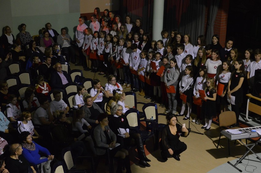 Pierwszy Festiwal Pieśni Patriotycznej w Szkole Podstawowej nr 3 w Miastku (FOTO+VIDEO)