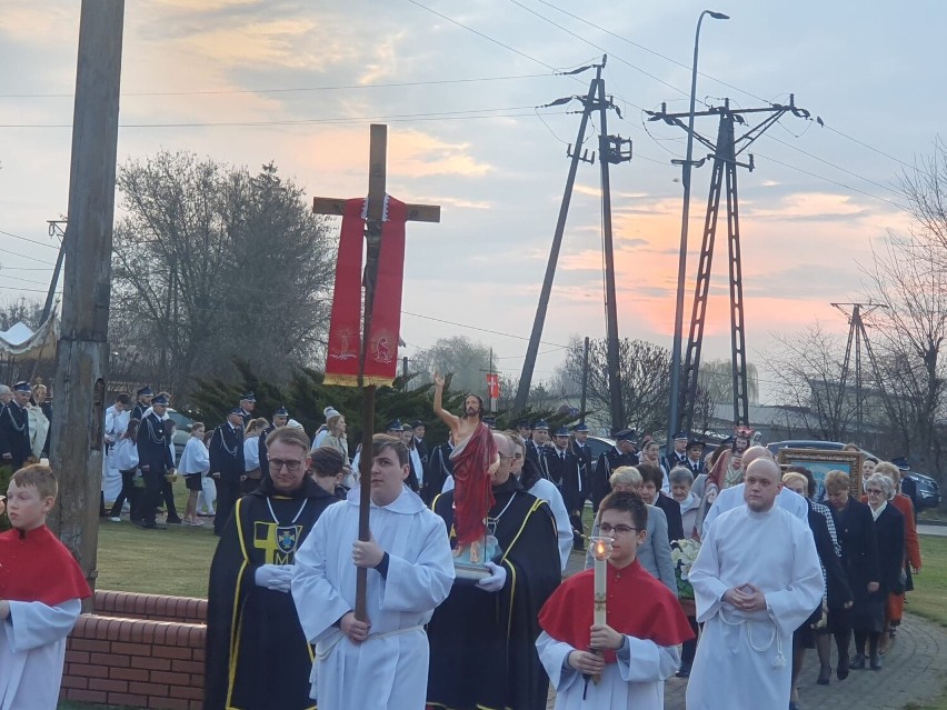 Msza i procesja rezurekcyjna w kościele pw. św. Brata Alberta w Makowie Mazowieckim