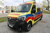 Całkiem nowy ambulans trafił do gnieźnieńskiej lecznicy
