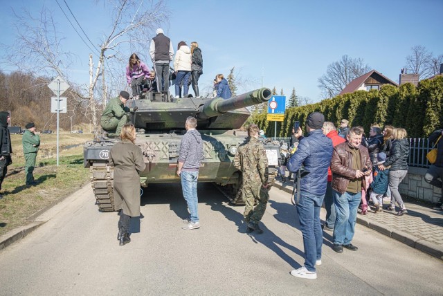 Czołg Leopard to hit Wojskowych Targów Służby i Pracy w Limanowej