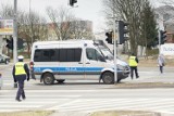 Kraków. 52-letni ekshibicjonista zatrzymany przez policjantów. Obnażał się i onanizował w parku na oczach spacerujących matek z dziećmi
