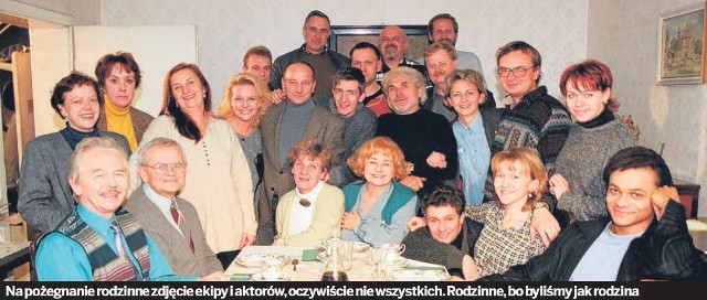 "Sobota w Bytkowie" propozycja TVP Katowice, o największej  w jej historii tzw. oglądalności zakończyła swój byt gdzieś  pod koniec minionego tysiąclecia. O  słupkach popularności piszę  pamiętając,  starą maksymę, że jeśli sam się nie pochwalisz nikt tego za ciebie nie zrobi. A dane nie są moje, a z Wikipedii.

Rozstanie, jak to w życiu bywa, gwałtowne było i nagłe, acz... spodziewane.  Po prostu zabrakło nawet tych niewielkich pieniędzy, które na serial były potrzebne.
Tak więc wiele wątków, (a właściwie wszystkie) pozostało w zawieszeniu. I przyznam sam nie wiem, jak to się dalej Pytlokom i Żymłom w życiu potoczyło. Jednego jestem pewien, że wielkie  nieszczęścia ich nie spotykają  i pogody ducha nie tracą, bo taki los im zawsze przeznaczałem i optymizmem natchnąłem.

Jako się rzekło rozstanie było nagłe, nie jestem więc pewien czy miałem kiedykolwiek okazję podziękować. Tak  drużynie telewizyjnych perfekcjonistów pracujących  przy serialu, jak i wspaniałemu zespołowi aktorskiemu. To była telenowela gwiazd, a  przecież dotąd nie pisałem  o  Elżbiecie Okupskiej, Annie Wesołowskiej, Mirosławie  Neinercie, Antonim Gryziku.
Wszystkim dziękuję z serca teraz, przy okazji krótkich wspomnień  o sympatycznej (mam nadzieję) przygodzie, która  w części wypełniła nam  lata 90.
Tym, którzy wspominali wraz z  mną - jestem wdzięczny, tych  których znudziłem przepraszam, ale i uspokajam. Bo to już właśnie KONIEC.