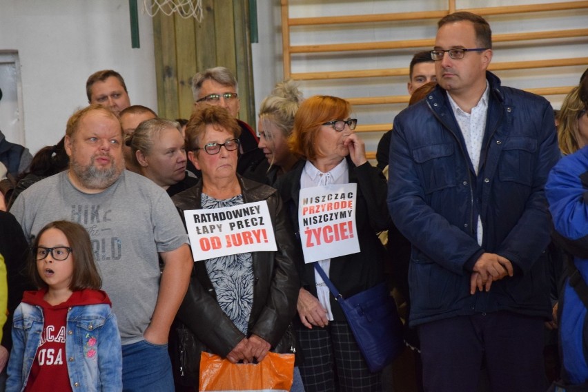 Mieszkańcy Jury protestowali przeciwko budowie kopalni rud...