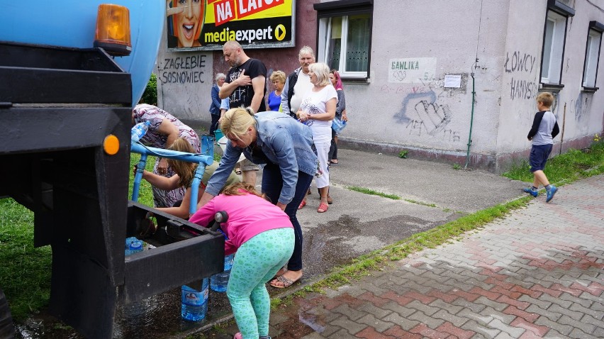 Skażona woda w Będzinie. Zakaz tylko w Śródmieściu [ZDJĘCIA, AKTUALIZACJA]