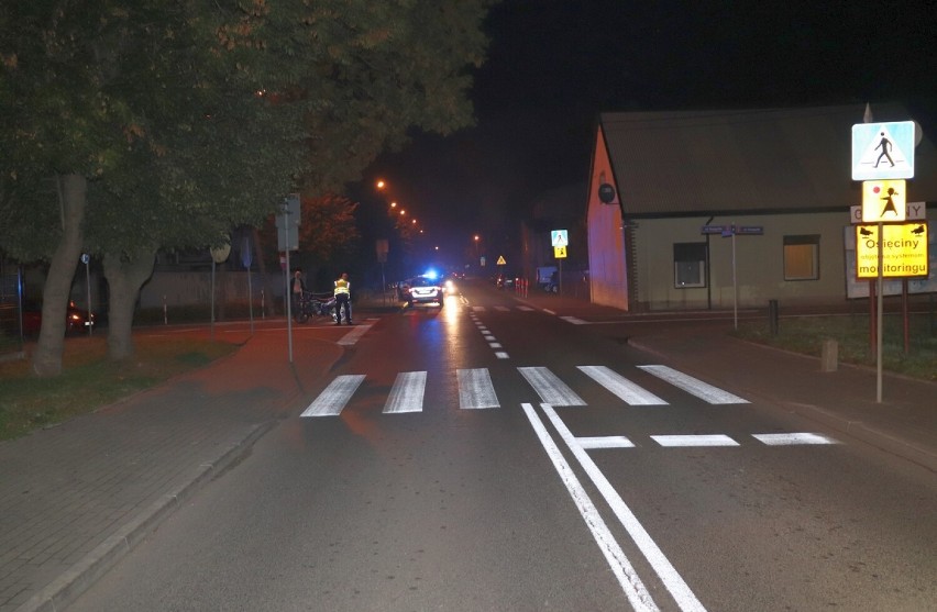 Wypadek w Osięcinach. Zderzenie peugeota z 17-letnim motocyklistą. Winny 19-latek [zdjęcia]