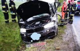 Śmiertelny wypadek koło Pajęczna. 23-letni kierowca rozbił bmw na drzewie. Zginął na miejscu FOTO