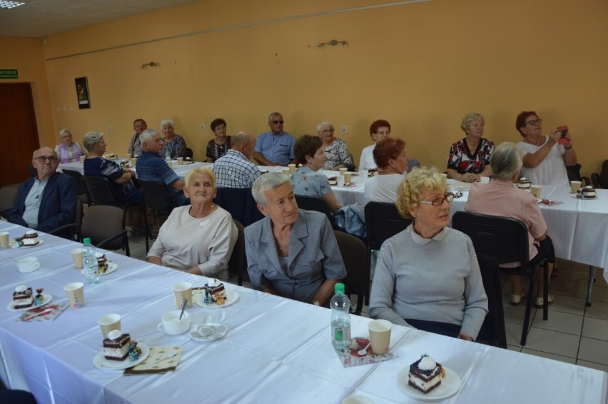 Seniorzy z osiedla Karsznice uhonorowani odznakami. Były też...