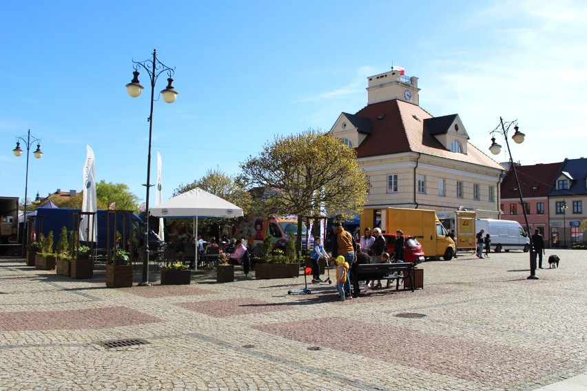 Majówka 2023. Trwa zlot food trucków w Łęczycy. Co dobrego...