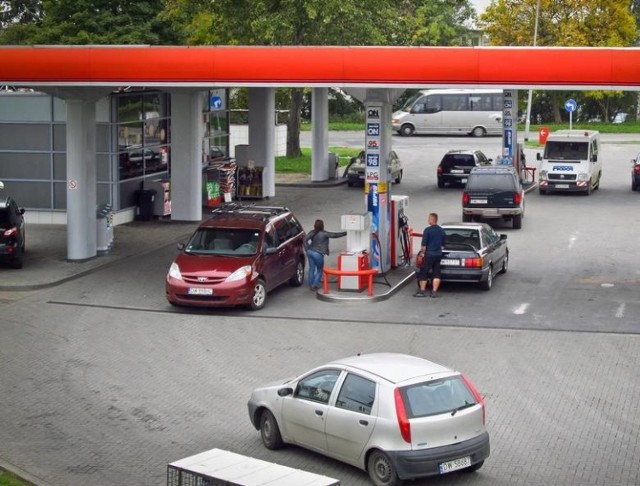 Ceny za litr paliwa systematycznie maleją. Sprawdziliśmy, na których toruńskich stacjach można obecnie zatankować najtaniej. Sprawdźcie! (ceny zebrane w czwartek 7 maja między godziną 12 a 13)