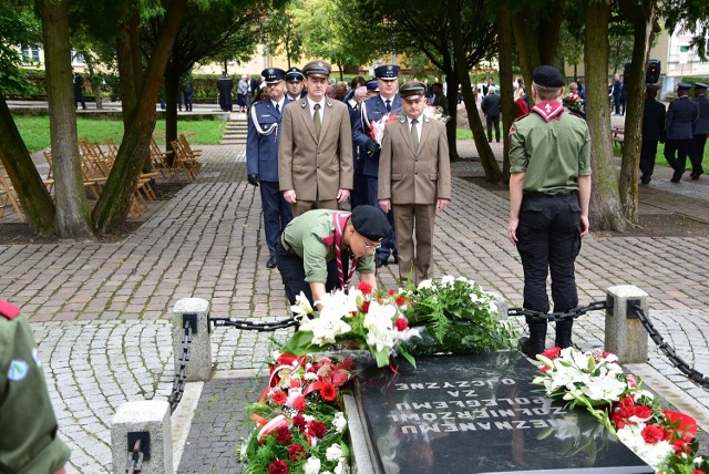 Kwidzyńskie obchody 82. rocznicy wybuchy II wojny światowej rozpoczęły się na Skwerze Kombatantów