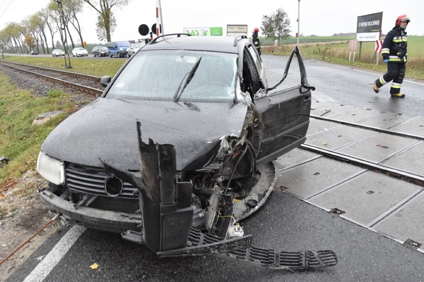Wypadek na przejeździe kolejowym tuż za Legnicą.
