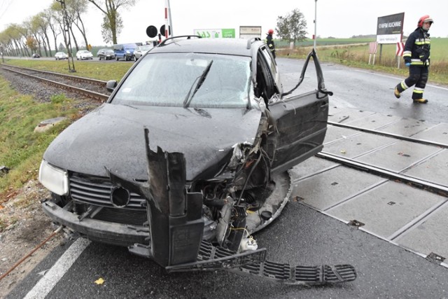 Wypadek na przejeździe kolejowym tuż za Legnicą.