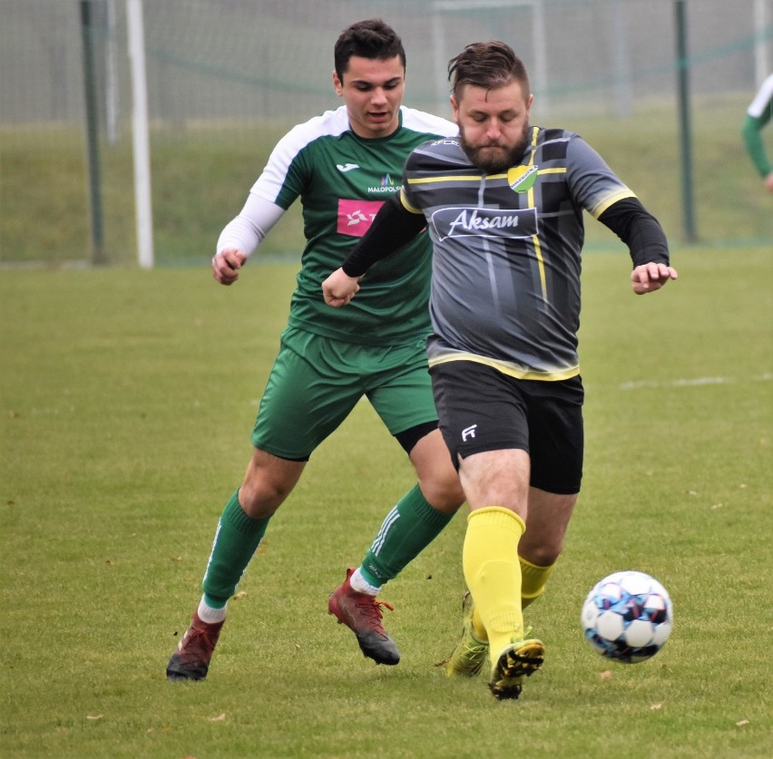 V liga piłkarska, Wadowice: Brzezina Osiek - Nadwiślanin...