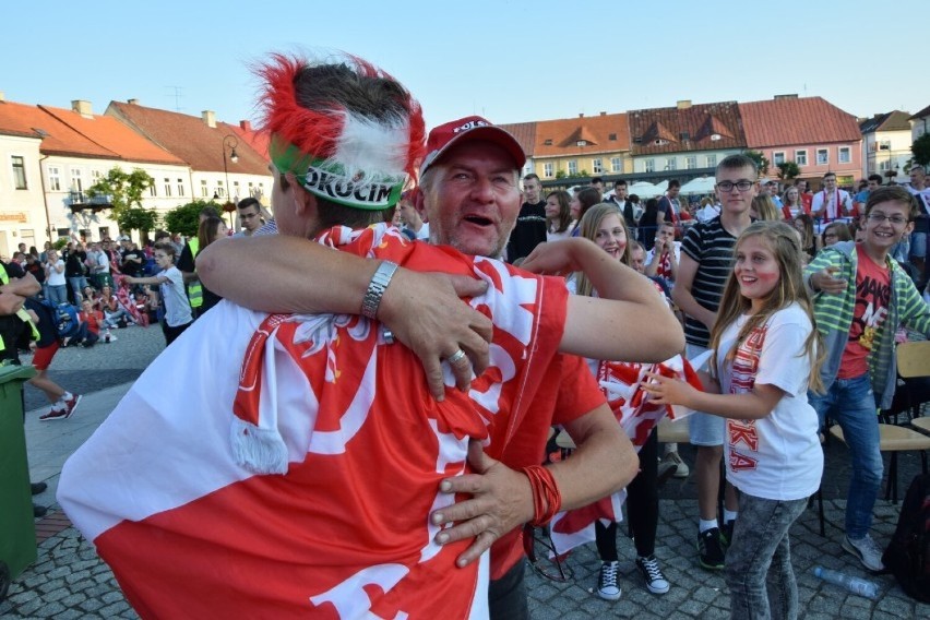 Tak Sieradz świętował jedyne jak dotąd w XXI wieku wyjście Polski z grupy. Sukces na Euro 2016 fetowano w strefie kibica na Rynku ZDJĘCIA