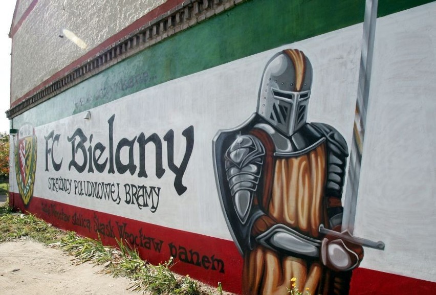 Liczymy graffiti kibiców Śląska Wrocław