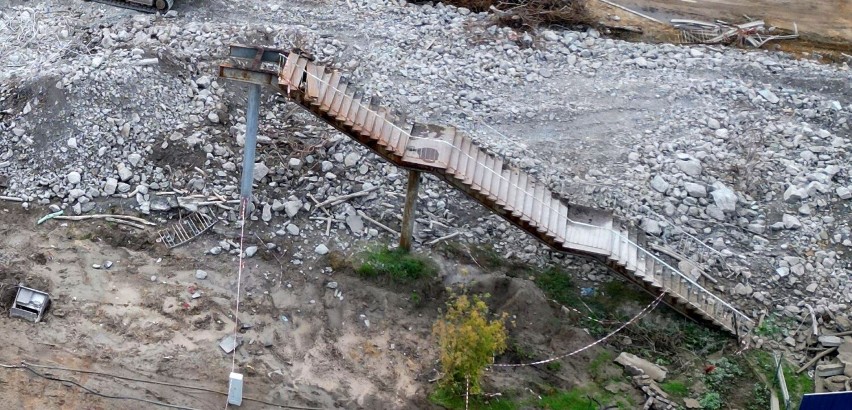 Krajobraz jak po wojnie! Trwa rozbiórka wiaduktu przy ulicy Żeromskiego w Radomiu. Zobacz zdjęcia z drona