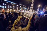 Protest przed sądem w Gdańsku. Pojawili się m.in. Lech Wałęsa i Jacek Karnowski [wideo, zdjęcia]