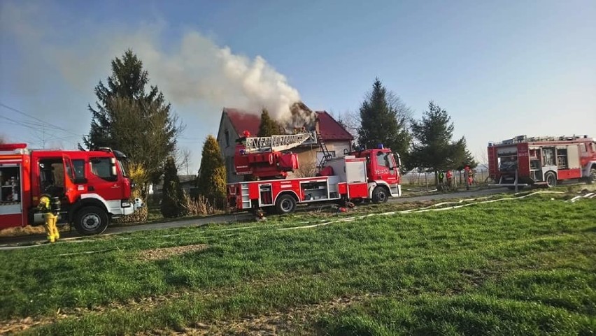 Tragiczny pożar w Łęgu Tarnowskim. Na poddaszu znaleziono zwłoki mężczyzny