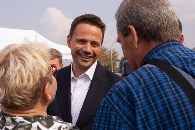 GMINA BOGATYNIA

TRZASKOWSKI Rafał Kazimierz-	5 356 głosów	- 50,19%

DUDA Andrzej Sebastian-	5 316 głosów- 	49,81%