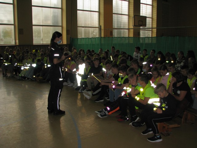 Policjantka z Rypina gościła w Szkole Podstawowej w Rogowie