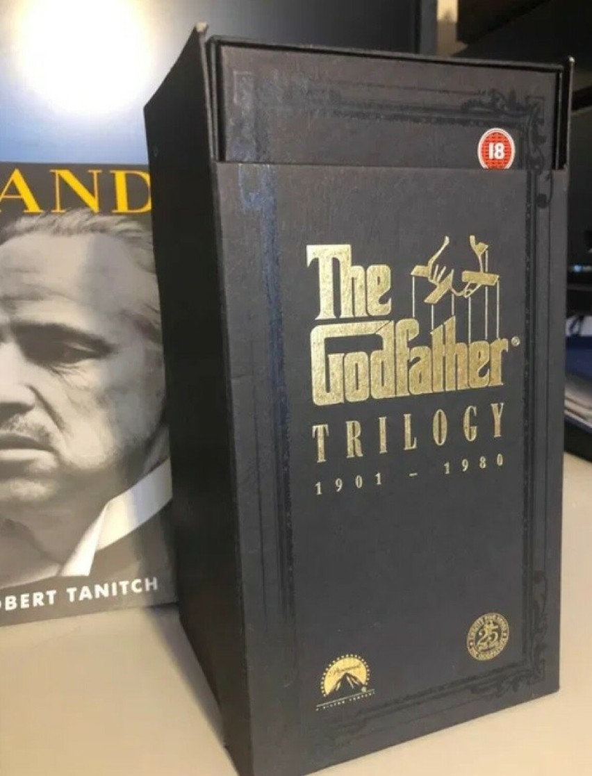 Zestaw VHS na 25 lecie powstania trylogii Godfather - 490 zł...