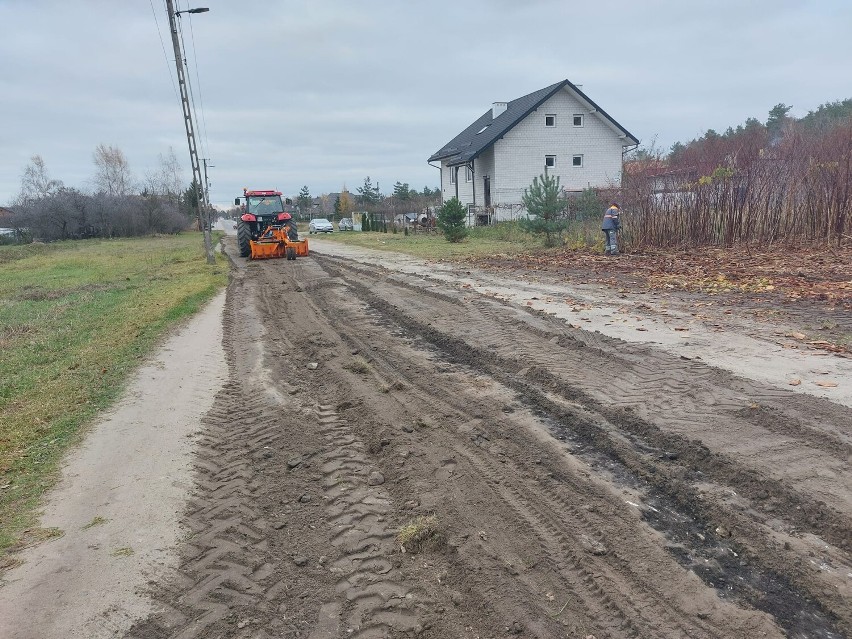 Gruntowy odcinek ulicy Świerkowej w Zduńskiej Woli naprawiony. Lepsza droga do Młodawina