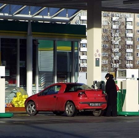 Mimo światowych podwyżek ropy na polskich stacjach benzynowych nie odczuwa się jej wzrostu. Fot. P. Jasiczek