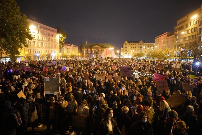 W niedzielę i poniedziałek na placu Wolności manifestowały...