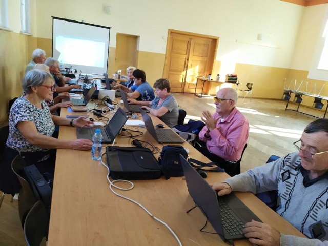 Seniorzy z gminy Przemęt biorą udział w projekcie Cyfrowa Wielkopolska.